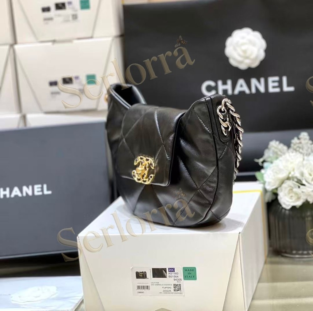 CHANEL MASTER 19 HOBO GOATSKIN SHOULDER BAG