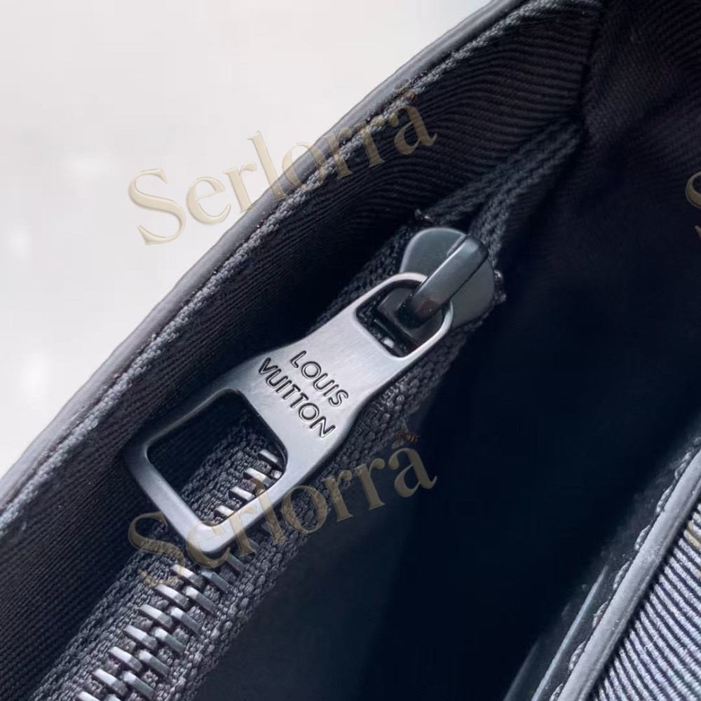 LOUIS VUITTON S LOCK 4A HANDBAG