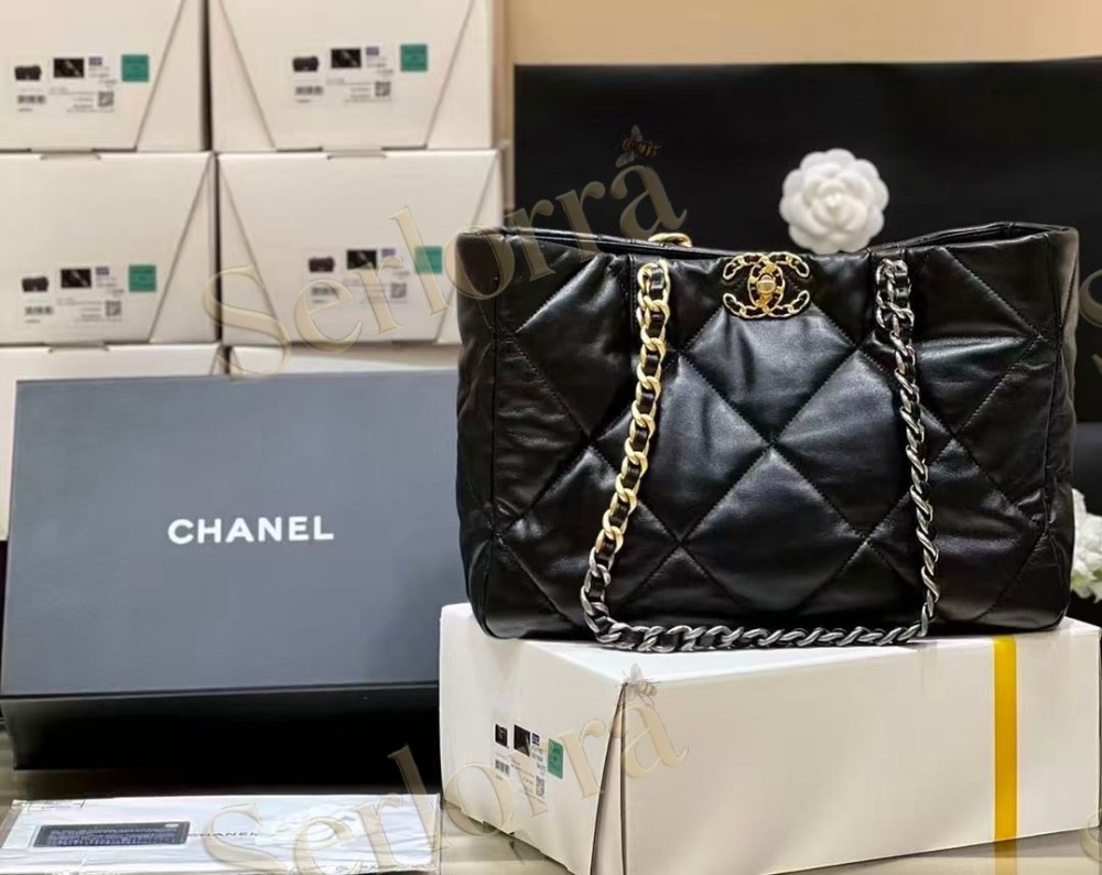 CHANEL MASTER GOATSKIN QUILTED 19 BAG SHOPPING BAG BLACK