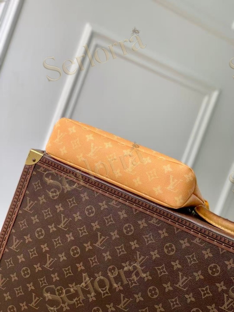 LOUIS VUITTON POCHETTE VOYAGE SOUPLE