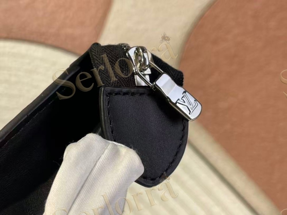 LOUIS VUITTON KEY POUCH VOYAGE