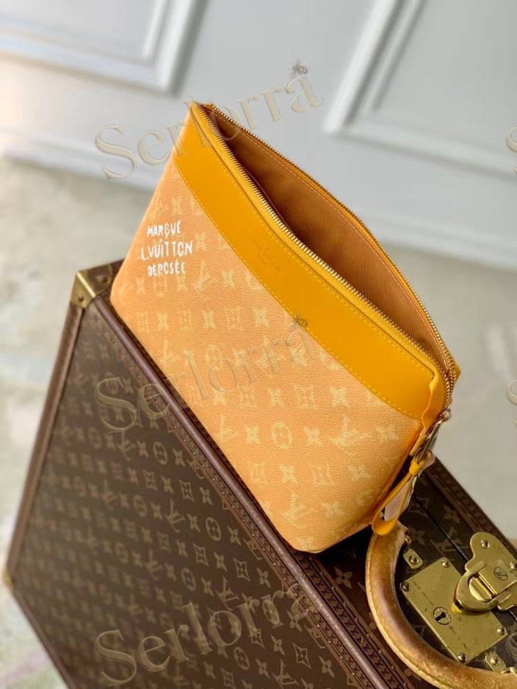 LOUIS VUITTON POCHETTE VOYAGE SOUPLE