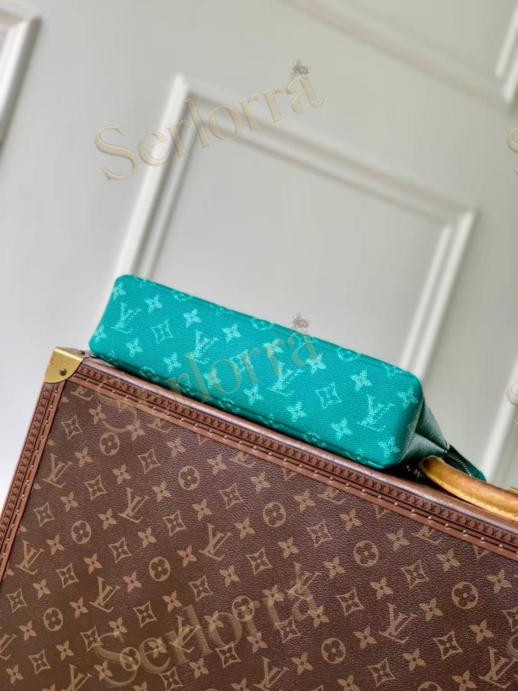 LOUIS VUITTON POCHETTE VOYAGE SOUPLE