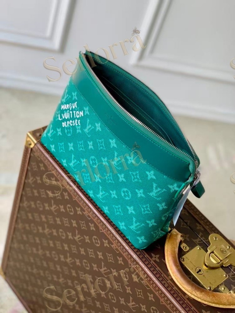 LOUIS VUITTON POCHETTE VOYAGE SOUPLE
