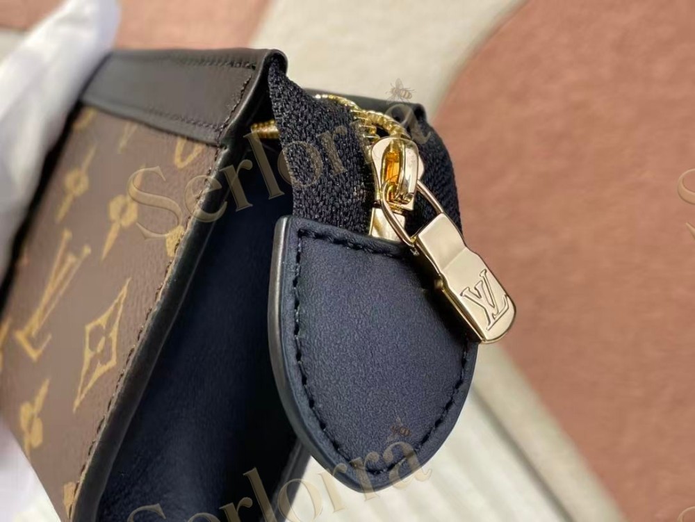 LOUIS VUITTON KEY POUCH VOYAGE