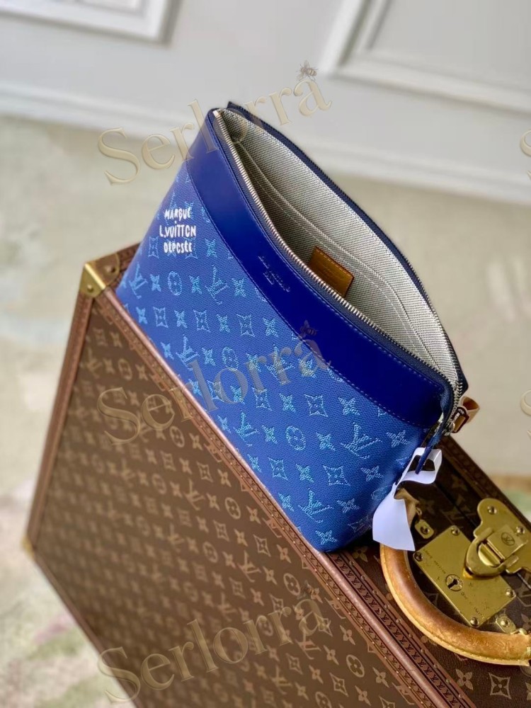 LOUIS VUITTON POCHETTE VOYAGE SOUPLE
