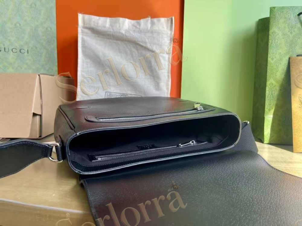 GUCCI MEDIUM GG CROSSBODY BAG WITH TAG