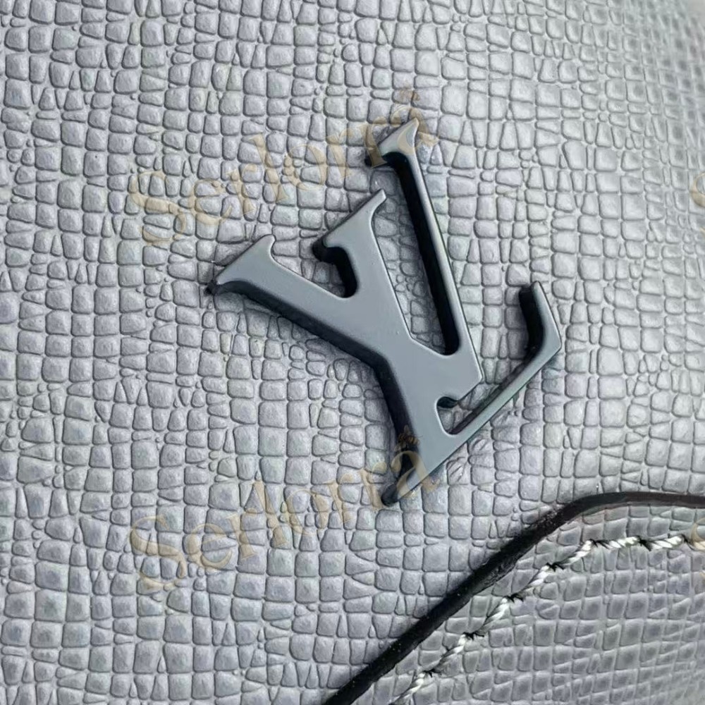 LOUIS VUITTON AVENUE SLING BAG
