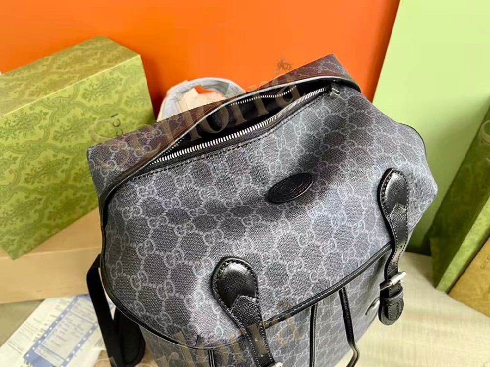 GUCCI MEDIUM GG SUPREME BACKPACK