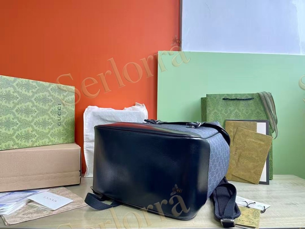 GUCCI MEDIUM GG SUPREME BACKPACK