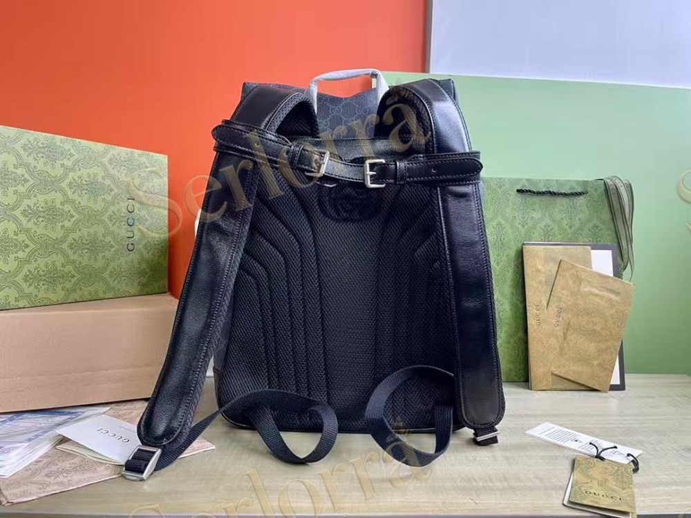 GUCCI MEDIUM GG SUPREME BACKPACK
