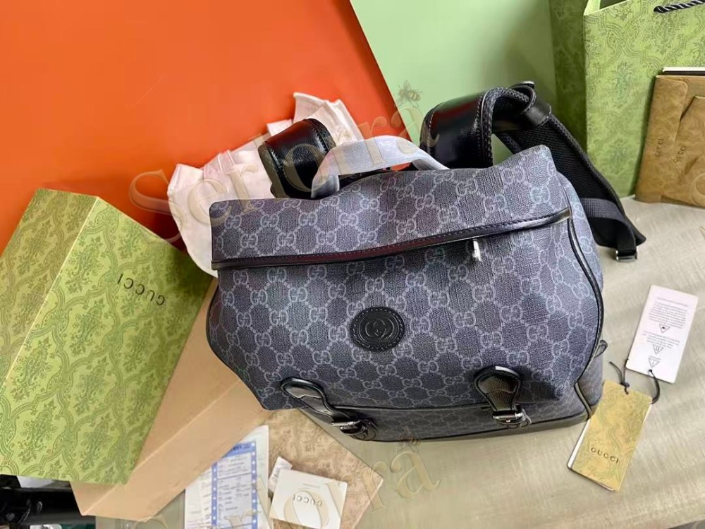 GUCCI MEDIUM GG SUPREME BACKPACK