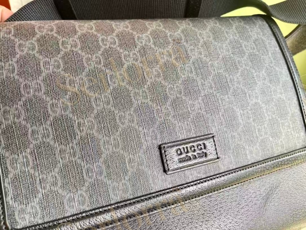 GUCCI MEDIUM GG CROSSBODY BAG WITH TAG