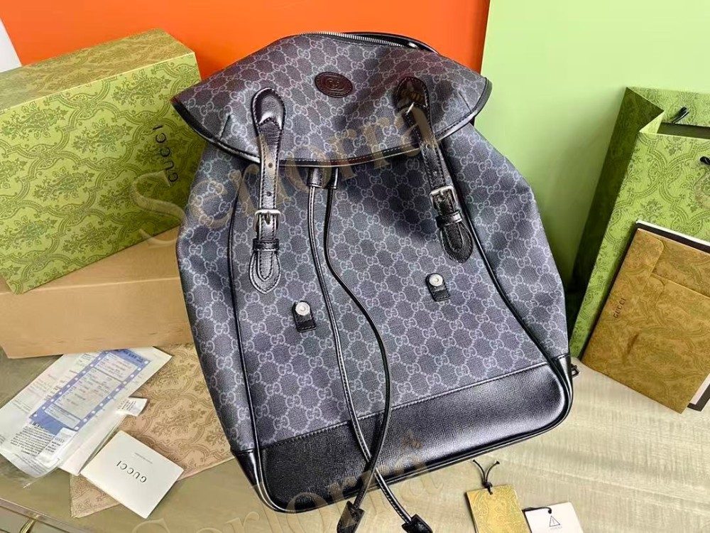 GUCCI MEDIUM GG SUPREME BACKPACK