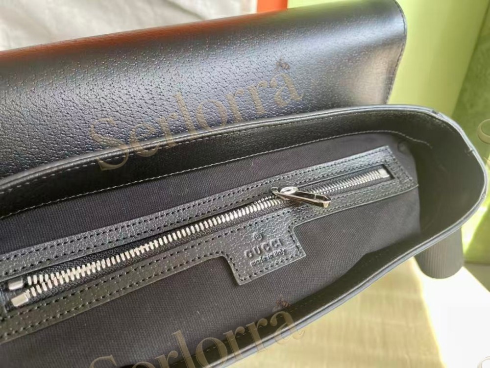 GUCCI MEDIUM GG CROSSBODY BAG WITH TAG