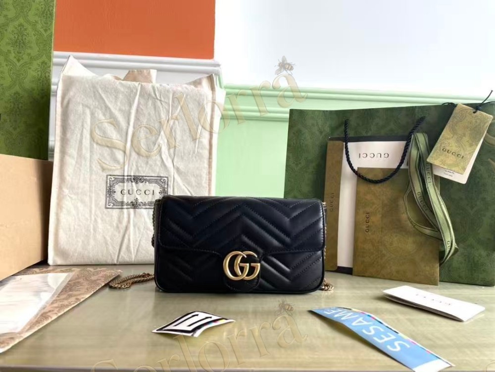 GUCCI GG MARMONT MATELASSÉ LEATHER SUPER MINI BAG