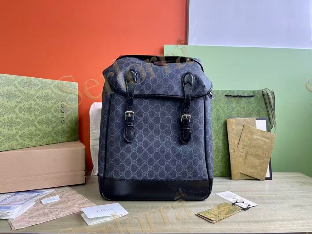 GUCCI MEDIUM GG SUPREME BACKPACK