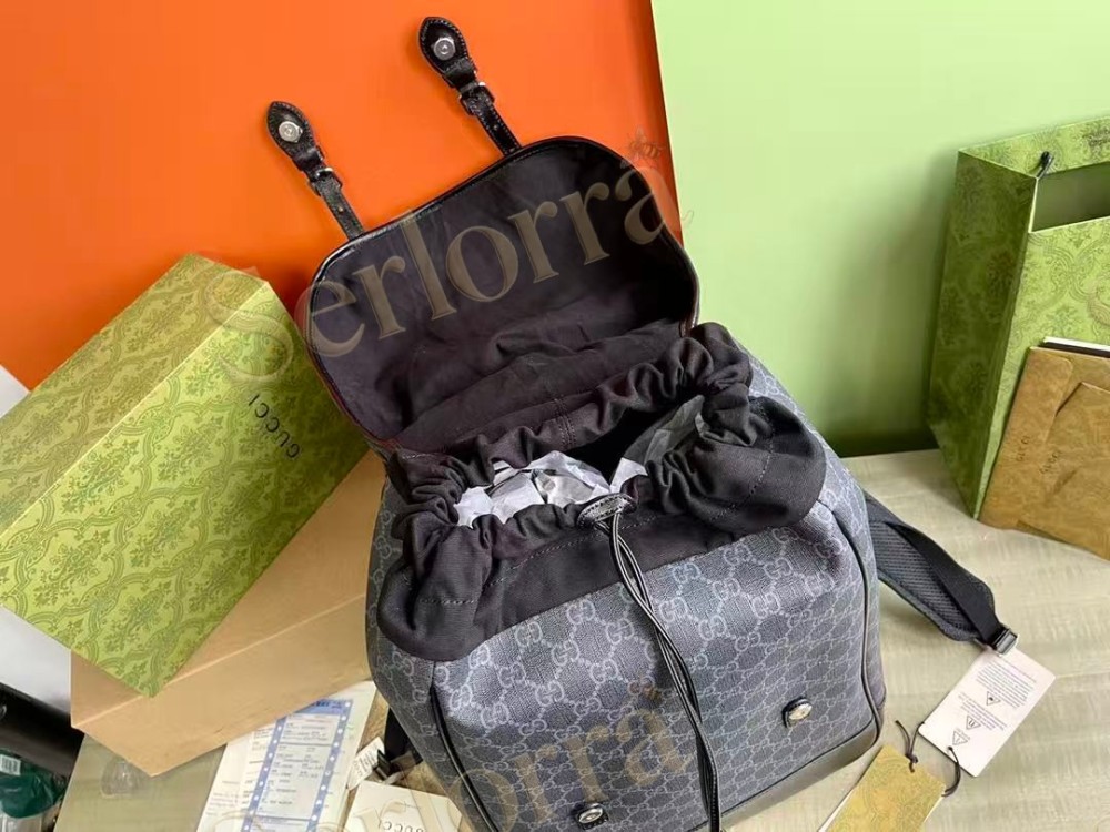 GUCCI MEDIUM GG SUPREME BACKPACK