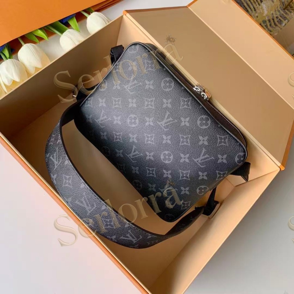LOUIS VUITTON OUTDOOR MESSENGER