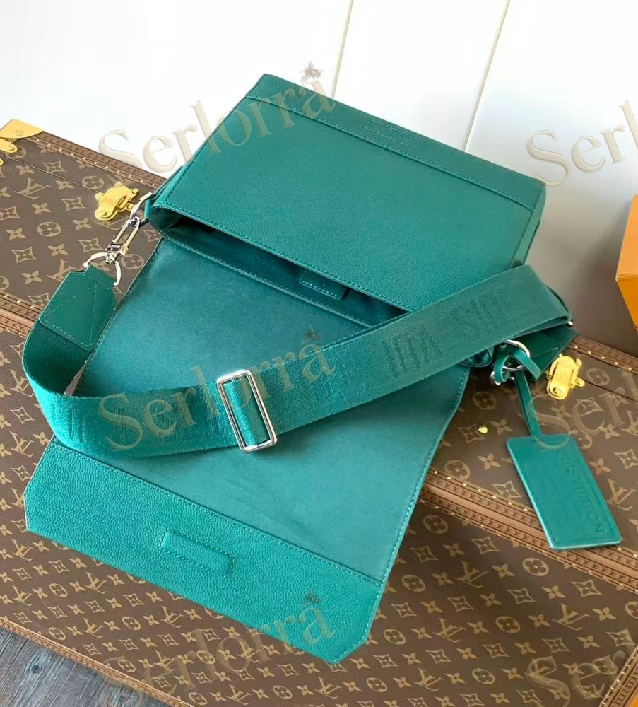 LOUIS VUITTON TAKEOFF MESSENGER