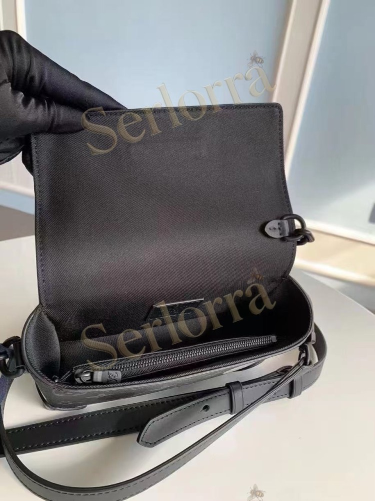 LOUIS VUITTON STEAMER WEARABLE WALLET