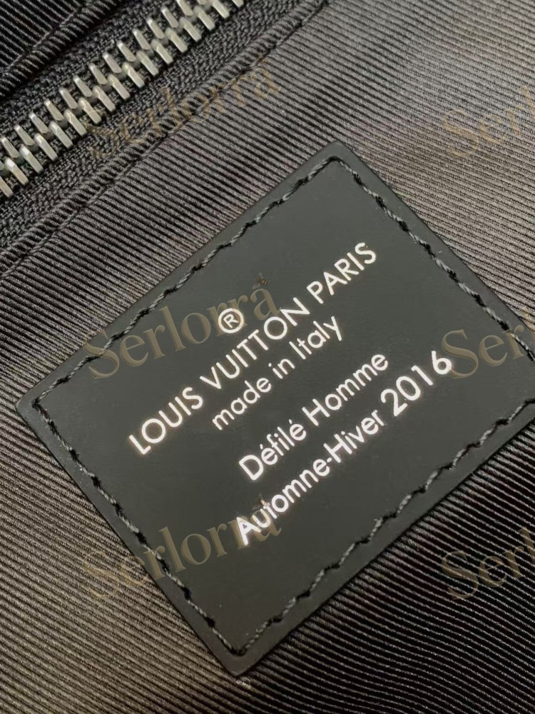 LOUIS VUITTON MESSENGER PM