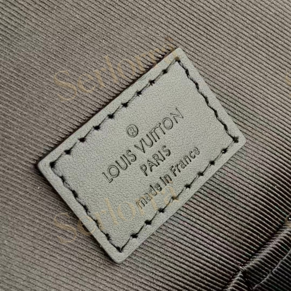 LOUIS VUITTON MAGNETIC MESSENGER