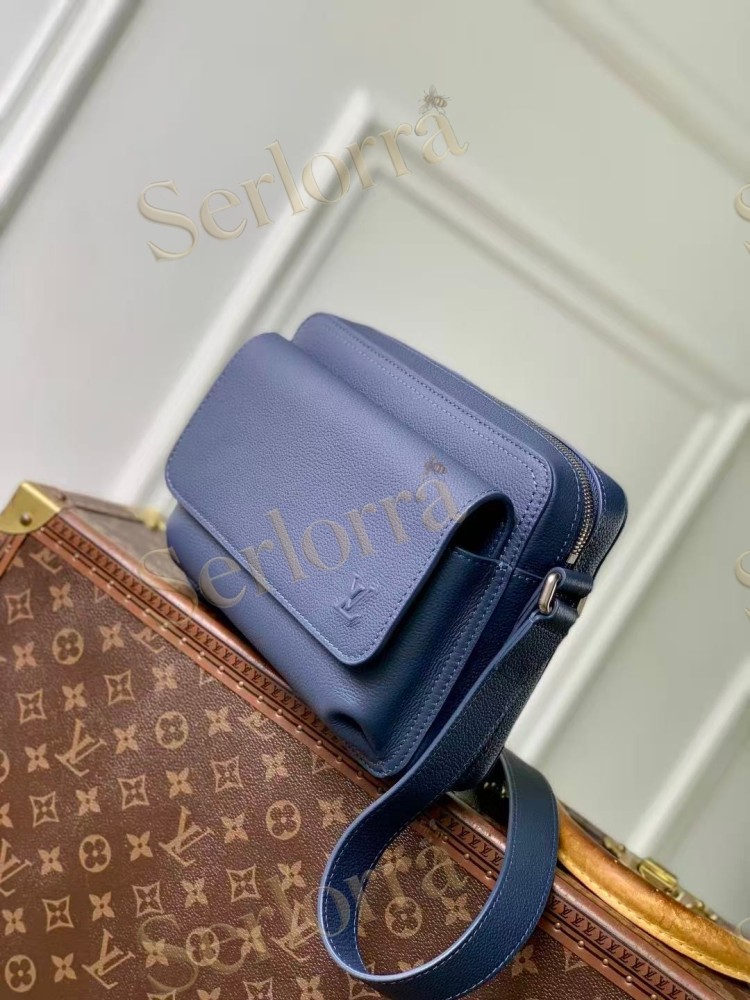 LOUIS VUITTON BOARDING