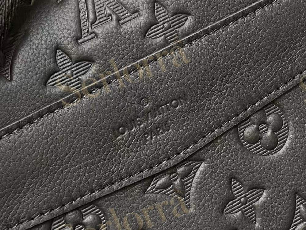 LOUIS VUITTON MESSENGER VOYAGER PM