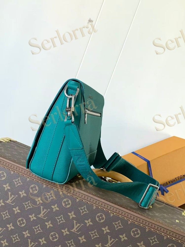 LOUIS VUITTON TAKEOFF MESSENGER