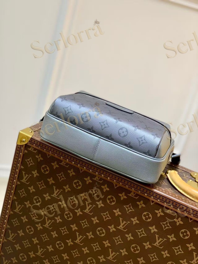 LOUIS VUITTON OUTDOOR MESSENGER