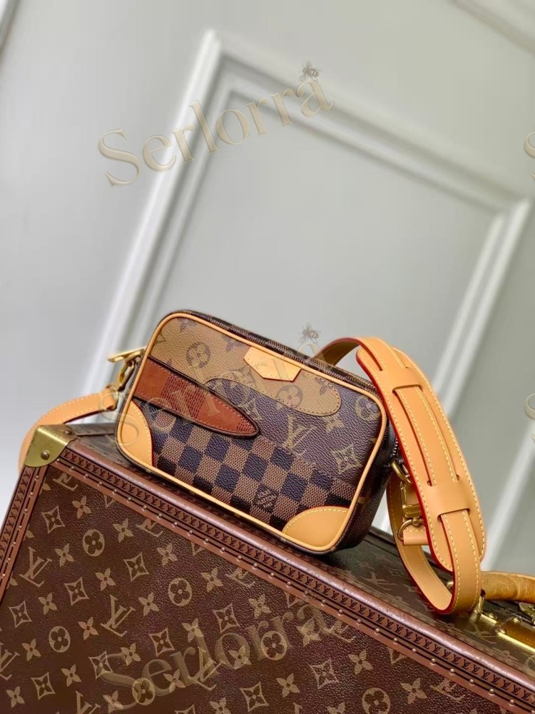 LOUIS VUITTON TROCADÉRO WEARABLE WALLET