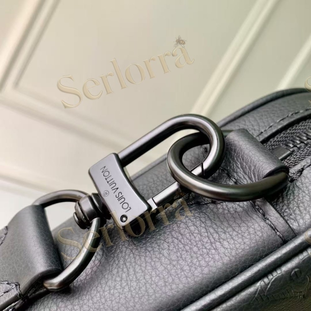 LOUIS VUITTON TRIO MESSENGER