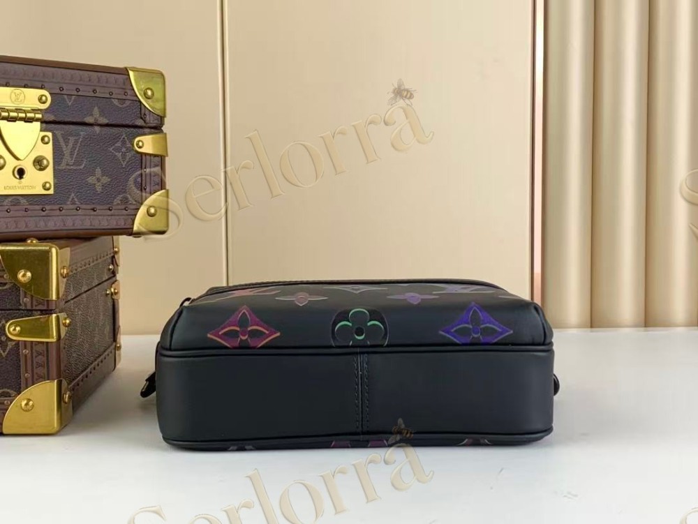 LOUIS VUITTON COMET MESSENGER PM