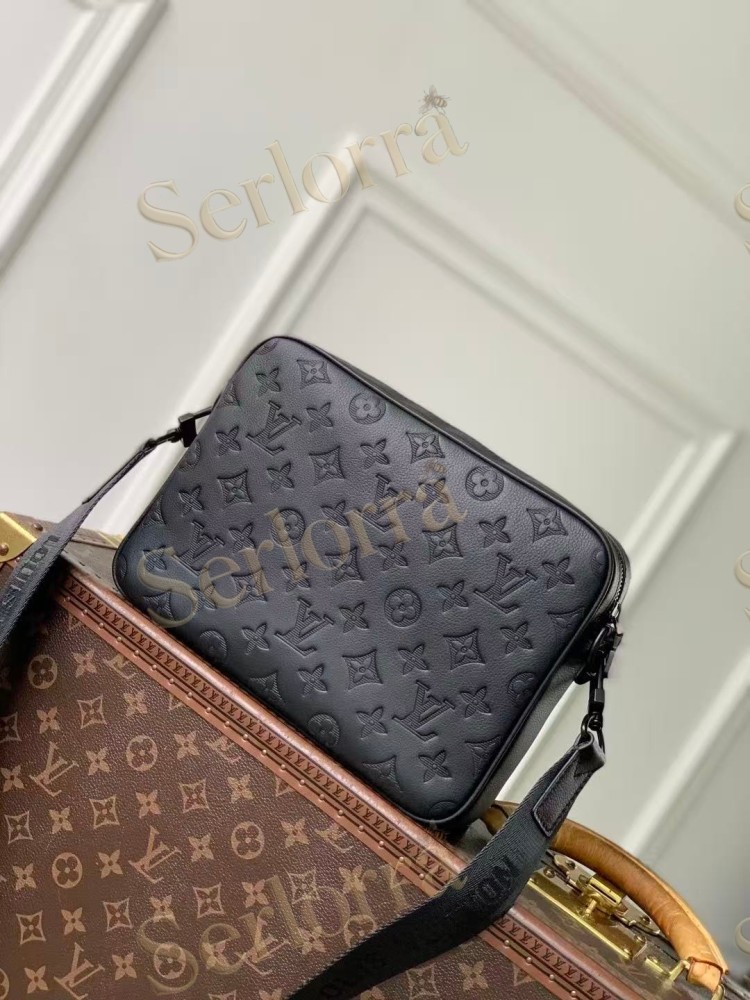 LOUIS VUITTON TRIO MESSENGER