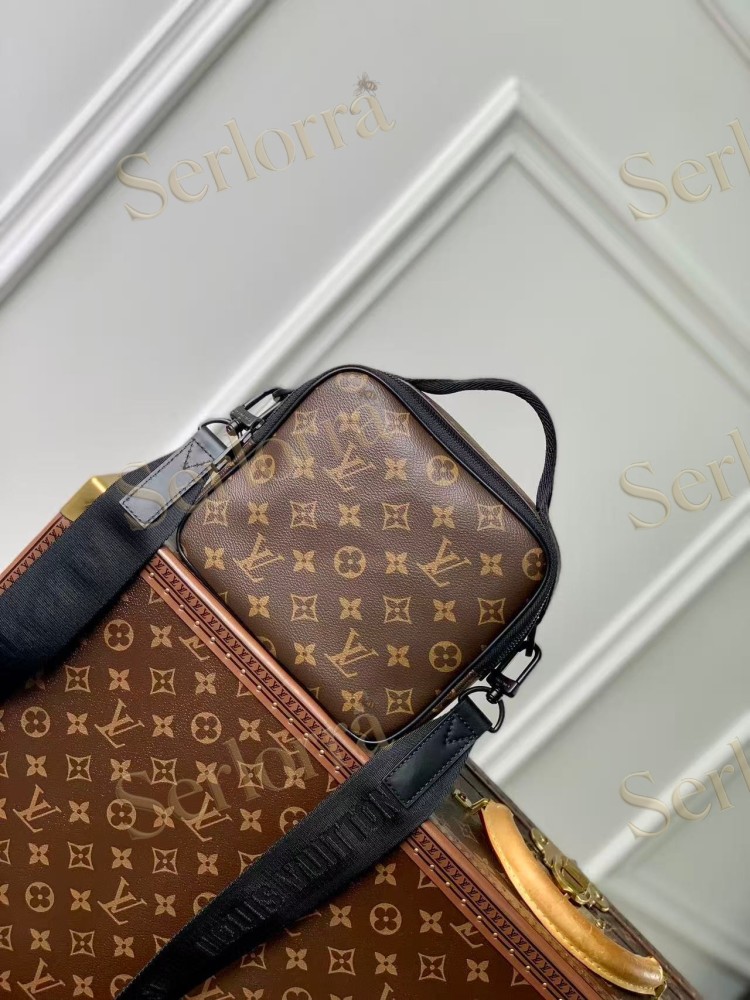 LOUIS VUITTON QUEST MESSENGER