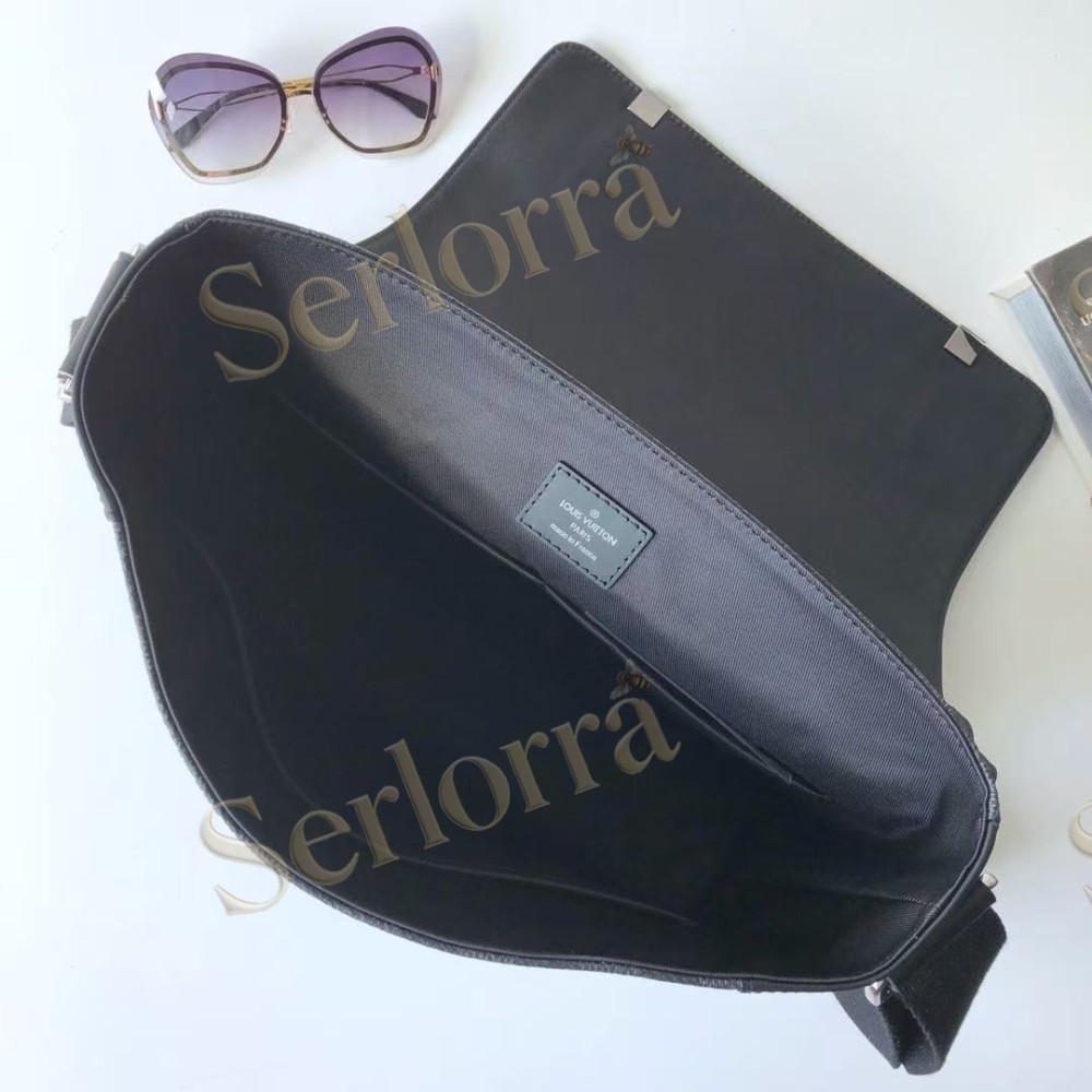 LOUIS VUITTON DISTRICT BAG