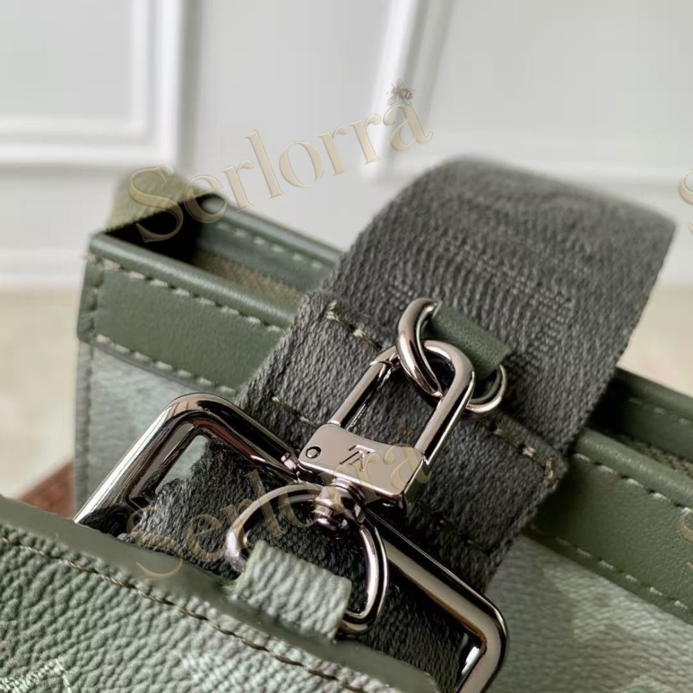 LOUIS VUITTON GASTON WEARABLE WALLET