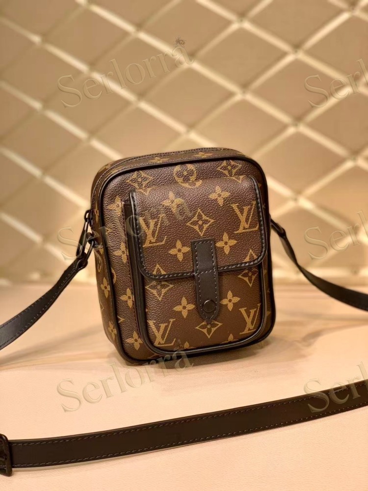 LOUIS VUITTON CHRISTOPHER WEARABLE WALLET