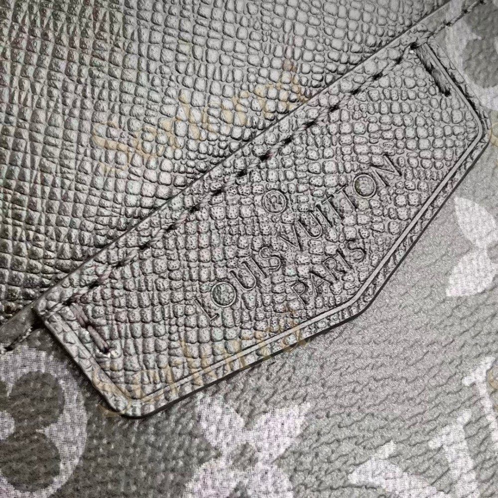 LOUIS VUITTON OUTDOOR SLINGBAG