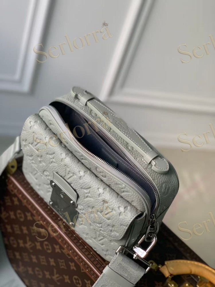 LOUIS VUITTON S LOCK MESSENGER