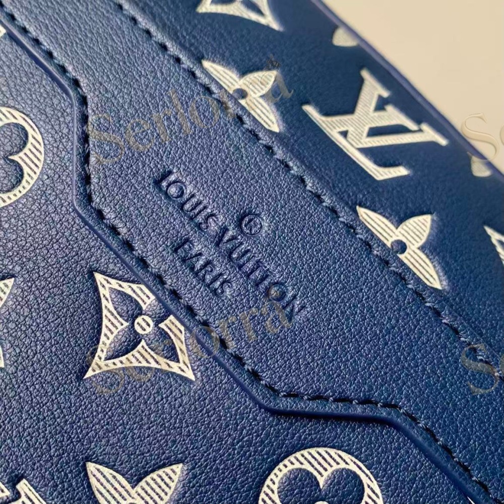 LOUIS VUITTON TRIO MESSENGER