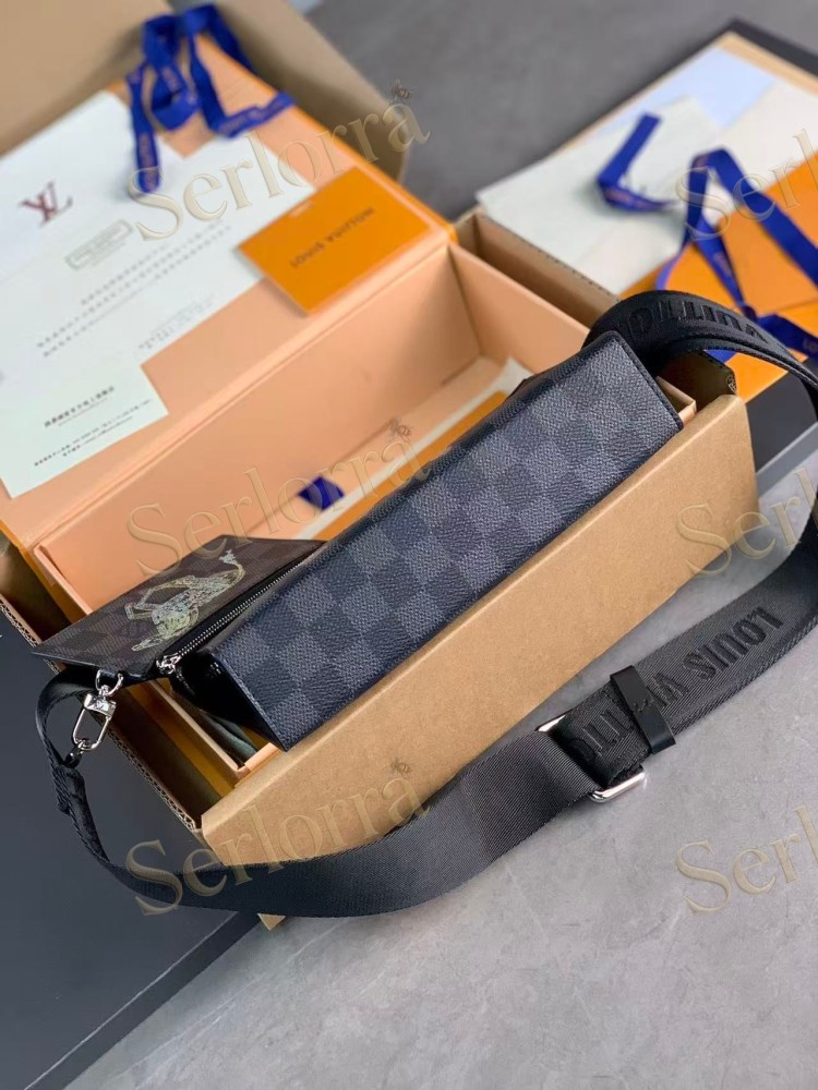 LOUIS VUITTON GASTON WEARABLE WALLET