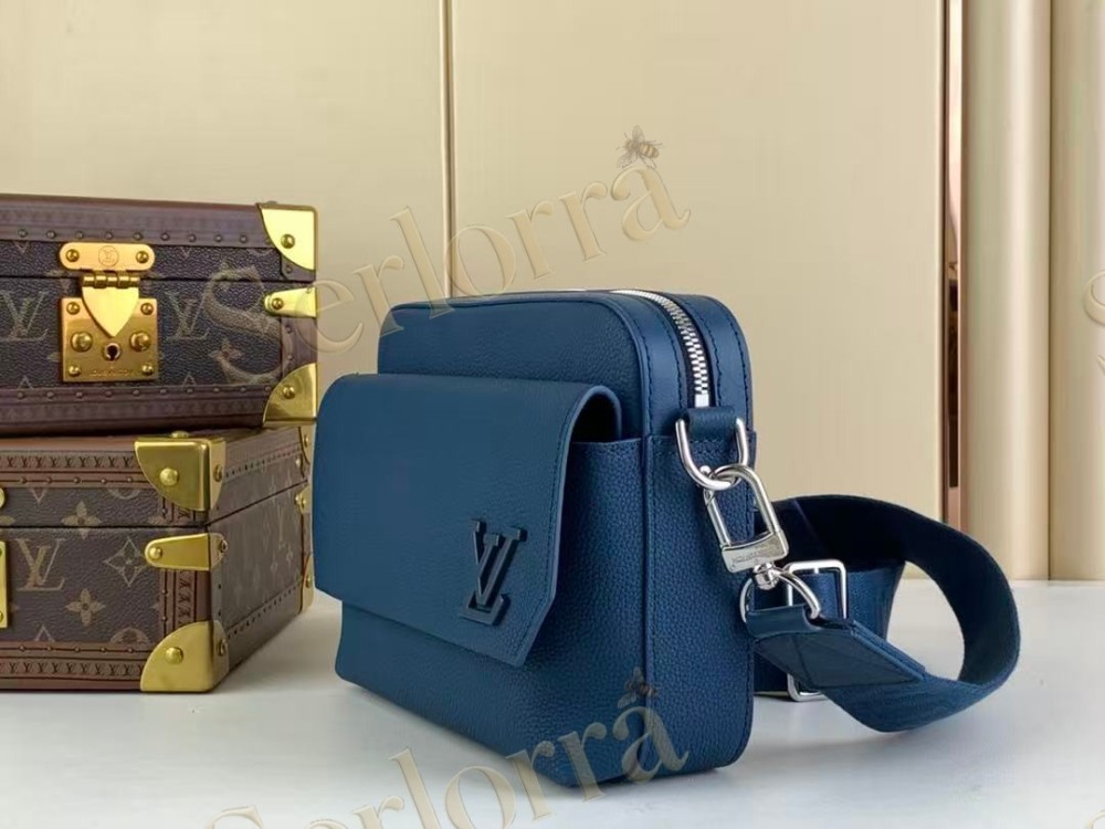 LOUIS VUITTON FASTLINE MESSENGER