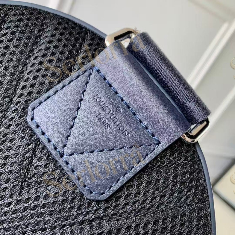 LOUIS VUITTON PILOT SLINGBAG