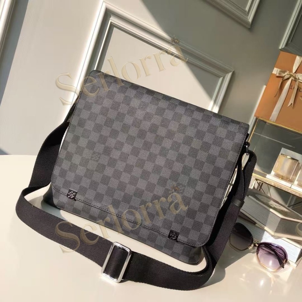 LOUIS VUITTON DISTRICT BAG