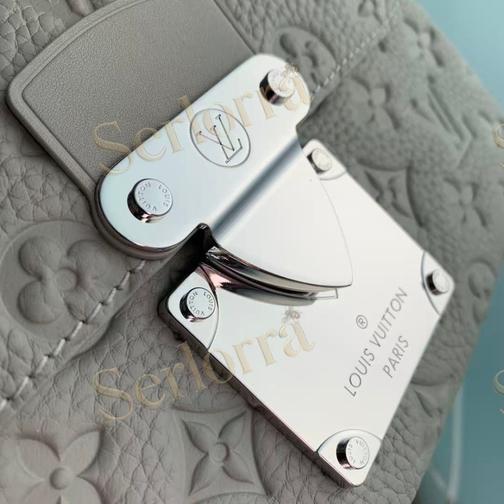 LOUIS VUITTON S LOCK MESSENGER