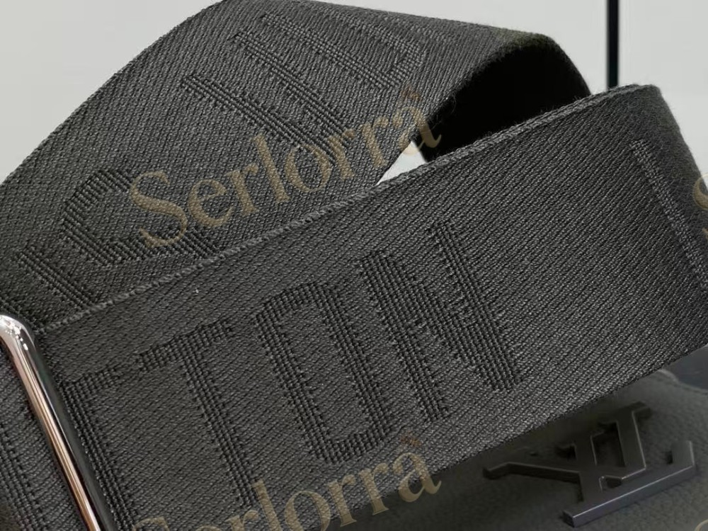 LOUIS VUITTON TAKEOFF MESSENGER PM