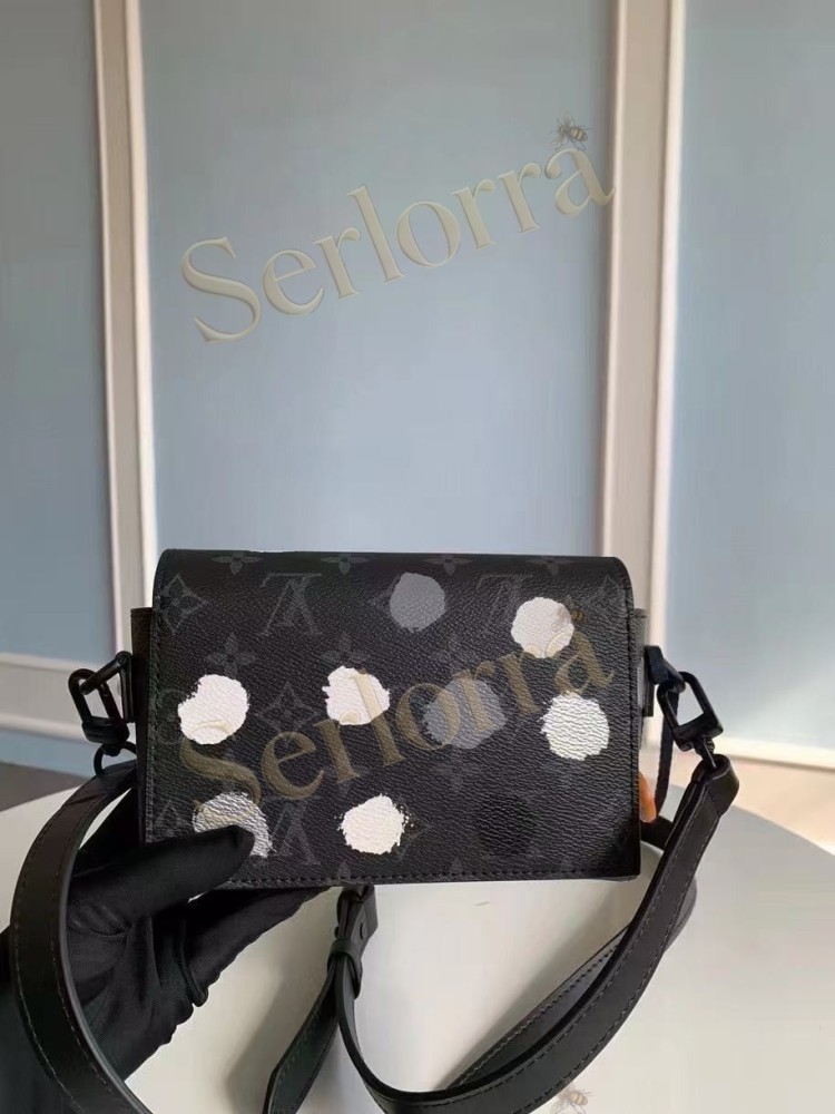 LOUIS VUITTON STEAMER WEARABLE WALLET
