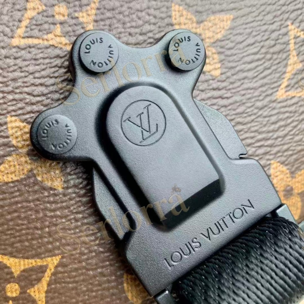 LOUIS VUITTON QUEST MESSENGER